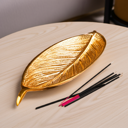 Räucherstäbchenhalter Blatt, goldvergoldet aus Weißmetall